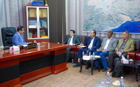 محافظ شبوة يناقش مع نائب وزير المياه والبيئة سبل دعم وتطوير القطاع في المحافظة