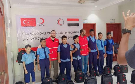 الهلال الأحمر التركي يوزع 100 حقيبة مدرسية متكاملة على أطفال التوحد في مركز جسور الأمل التنموي بعدن