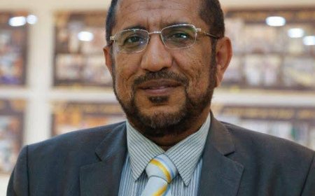 الكاتب بالفخر يكشف عن معلومات صادمة حول تسبب "القات" في سقوط معسكرات الشرعية أثناء مواجهة المد الحوثي