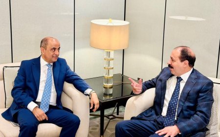 رئيس الوزراء يلتقي رئيس مجلس إدارة شركة كمران ويناقش تداعيات العقوبات الأمريكية على الكيان الواقع تحت سيطرة الحوثيين