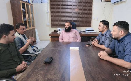 مدير أراضي أبين يستقبل فريق المبادرة الشبابية لترميم الطريق الدولي ويشيد بجهودهم في خدمة المحافظة