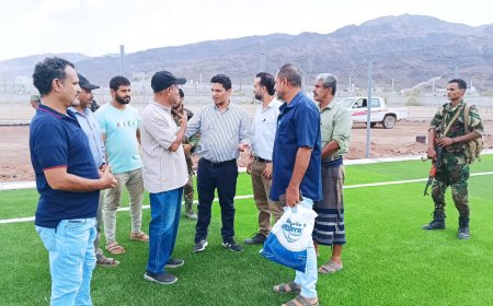 مدير عام البريقة يتفقد سير العمل في مشروع تسييج معلب نادي الجزيرة بمنطقة صلاح الدين