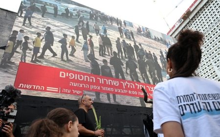 صفقة (الطوفان) في مرحلتها الثانية.. إسرائيل تحتفل بعودة أسراها والفلسطينيون يجهزون لاستقبال أسراهم