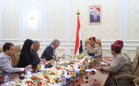 وزير الدفاع: لا يمكن أن تخضع جماعة الحوثي للسلام أو تتعايش مع اليمنيين