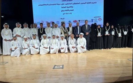 السفير اليمني في قطر يكرّم الطلبة المتفوقين: التعليم بوابة بناء الوطن.