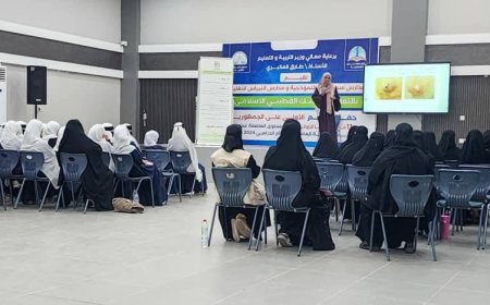 محاضرة توعوية بمناسبة شهر أكتوبر الوردي في مدرسة سماء عدن العالمية