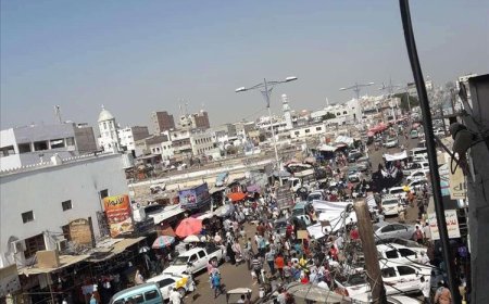 ماذا حدث... فتاة بعدن تقفز من الباص هربًا من سائقها والشرطة تتدخل!