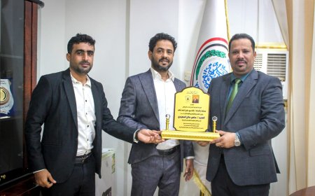 رئيس نادي الجلاء يكرم المدير العام التنفيذي للمؤسسة الاقتصادية