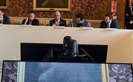 نائب وزير الخارجية مصطفى نعمان... يدعو إلى دعم الحكومة اليمنية لحماية الملاحة في البحر الأحمر