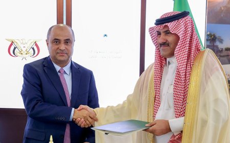 رئيس الوزراء يشهد حفل توقيع اتفاقيتين تنمويتين ومذكرة تفاهم مع البرنامج السعودي لتنمية وإعمار اليمن
