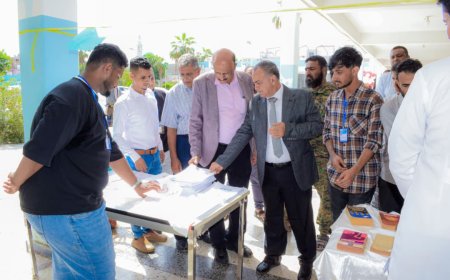 في إطار احتفالاتها بالذكرى الخمسين لتأسيسها… كلية الطب بجامعة عدن تنظم طبقًا خيريًا دعمًا للمجتمع