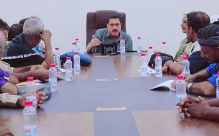 مدير أمن العاصمة عدن يلتقي اللجان المجتمعية لمديرية خور مكسر ويؤكد على مواصلة التنسيق والعمل المشترك