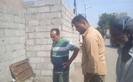 السلطة المحلية بخورمكسر تنفذ حملة واسعة لتصفية وإعادة تأهيل مناهل الصرف الصحي