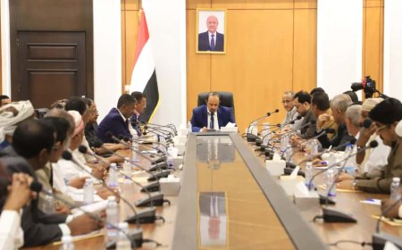 محافظ حضرموت الأستاذ مبخوت بن ماضي يعقد لقاءً موسعاً بقيادات السلطة المحلية ومديري المديريات والأجهزة التنفيذية