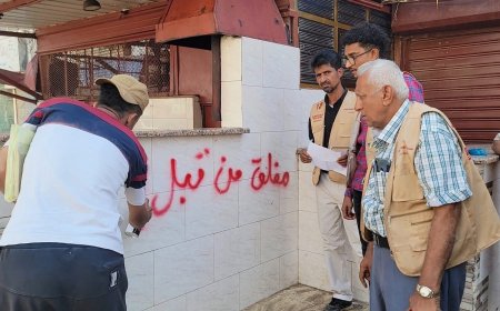 لبيعه لحوم السلاحف..مدير عام المنصورة يوجه بإغلاق أحد المطاعم للوجبات البحرية الشهيرة في عدن..