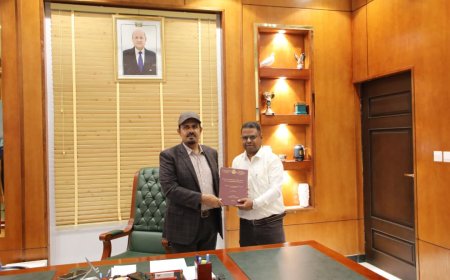 محافظ حضرموت الأستاذ مبخوت بن ماضي يطلع على دراسة ماجستير حول دور منصات التحقق في كشف المعلومات الزائفة أثناء الحرب