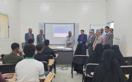 وفد من الوزارة يزور جامعة أرخبيل سقطرى لتقييم برامجها وبنيتها التحتية