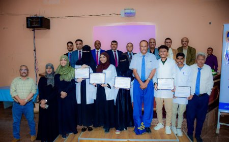 كلية طب الأسنان بجامعة عدن تحتفي بطلابها المستجدين وتكرم الأوائل
