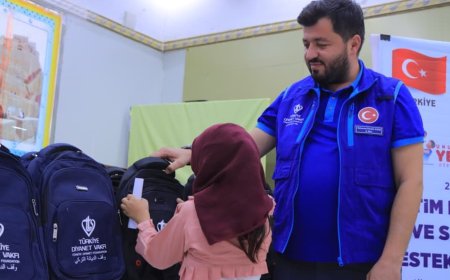 الوصول الإنساني توزع5500 حقيبة وزي مدرسي للايتام في محافظات عدن وتعز ومأرب