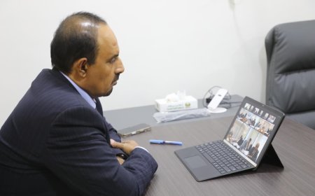 رئيس مجلس القيادة الرئاسي يثمن الجهود المتفانية لمحافظ حضرموت في تنفيذ نزولات لمديريات المحافظة وتسهيل واعتماد مشاريع تخدم حضرموت والوطن