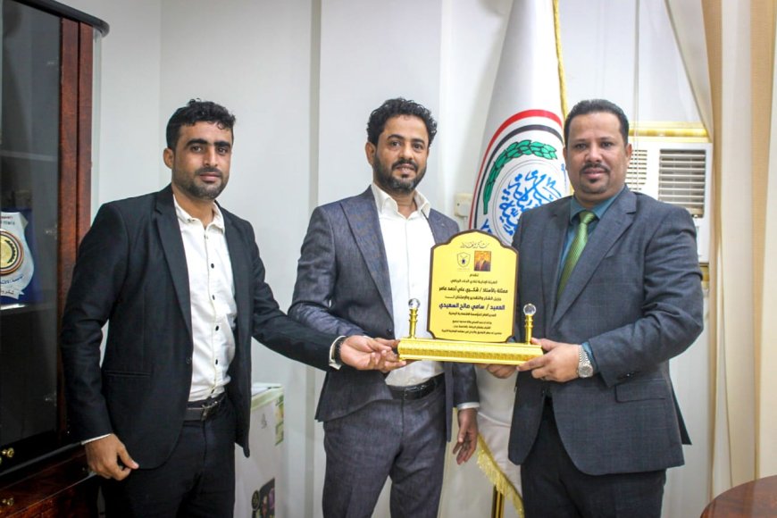 رئيس نادي الجلاء يكرم المدير العام التنفيذي للمؤسسة الاقتصادية
