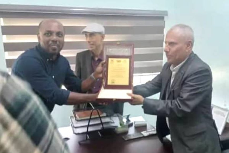 مكتب الزراعة بتعز يكرّم منسق قسم الأمن الاقتصادي في اللجنة الدولية للصليب الأحمر