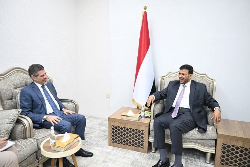 العليمي يبحث مع السفير الأمريكي سبل إنهاء الحرب ودعم الإصلاحات الاقتصادية في اليمن.