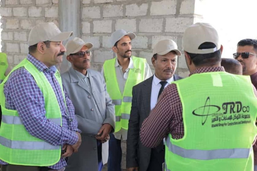 وكيل المحافظة يطلع ميدانيًا على الاعمال المنجزة بمشروع تطوير مرافق المياه والصرف الصحي بتريم 