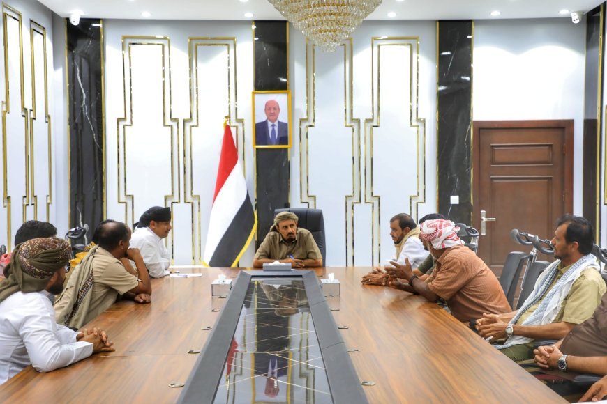 محافظ حضرموت يبحث مع قيادات عدد من الجمعيات السمكية بالريدة وقصيعر سُبل تنظيم عملية الاصطياد والحفاظ على الثروة السمكية