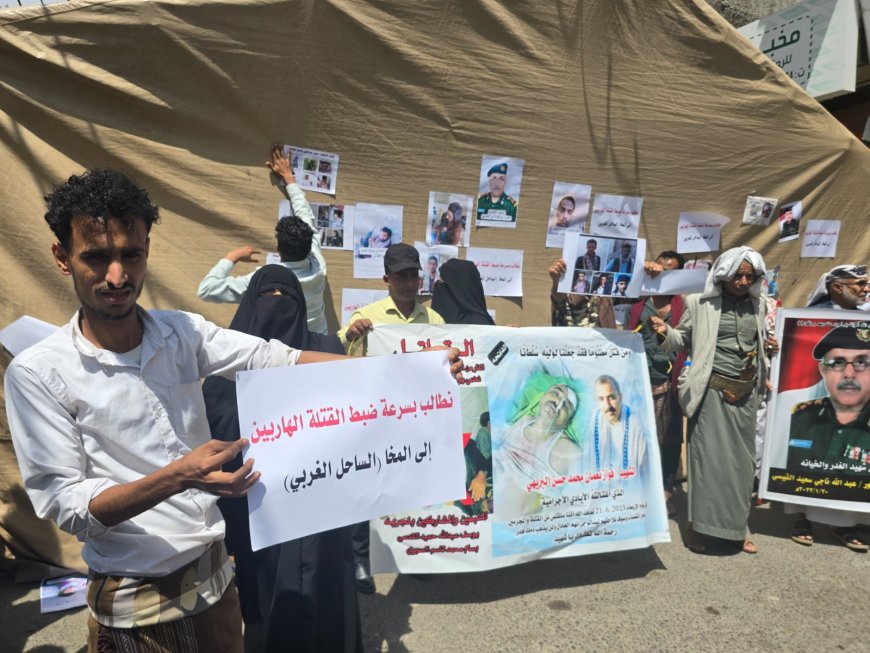 تعز: أهالي الشهداء والمغدور بهم يطالبون طارق صالح بالقبض على قتلة هاربين إلى المخا