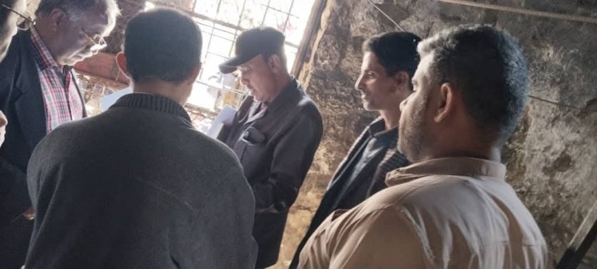 رئيس شعبة السجون بالنيابة العامة يتفقد السجون وأماكن الاحتجاز في لحج وتعز ويوجه بالإفراج عن موقوفين مخالفاً احتجازهم للقانون