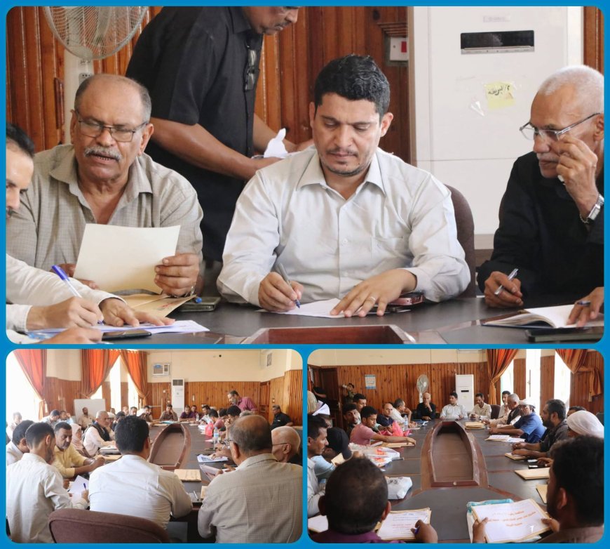 برئاسة الشوبجي.. محلي البريقة يفتح مظاريف ( 5 ) مناقصات لتنفيذ أعمال ضمن مشاريع 2025م بالمديرية