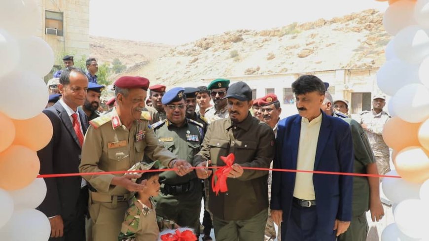 محافظ حضرموت يفتتح "استراحة وميز الضباط" بقيادة المنطقة العسكرية الثانية