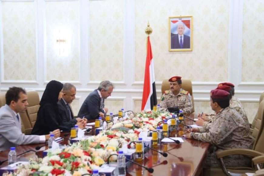 وزير الدفاع: لا يمكن أن تخضع جماعة الحوثي للسلام أو تتعايش مع اليمنيين