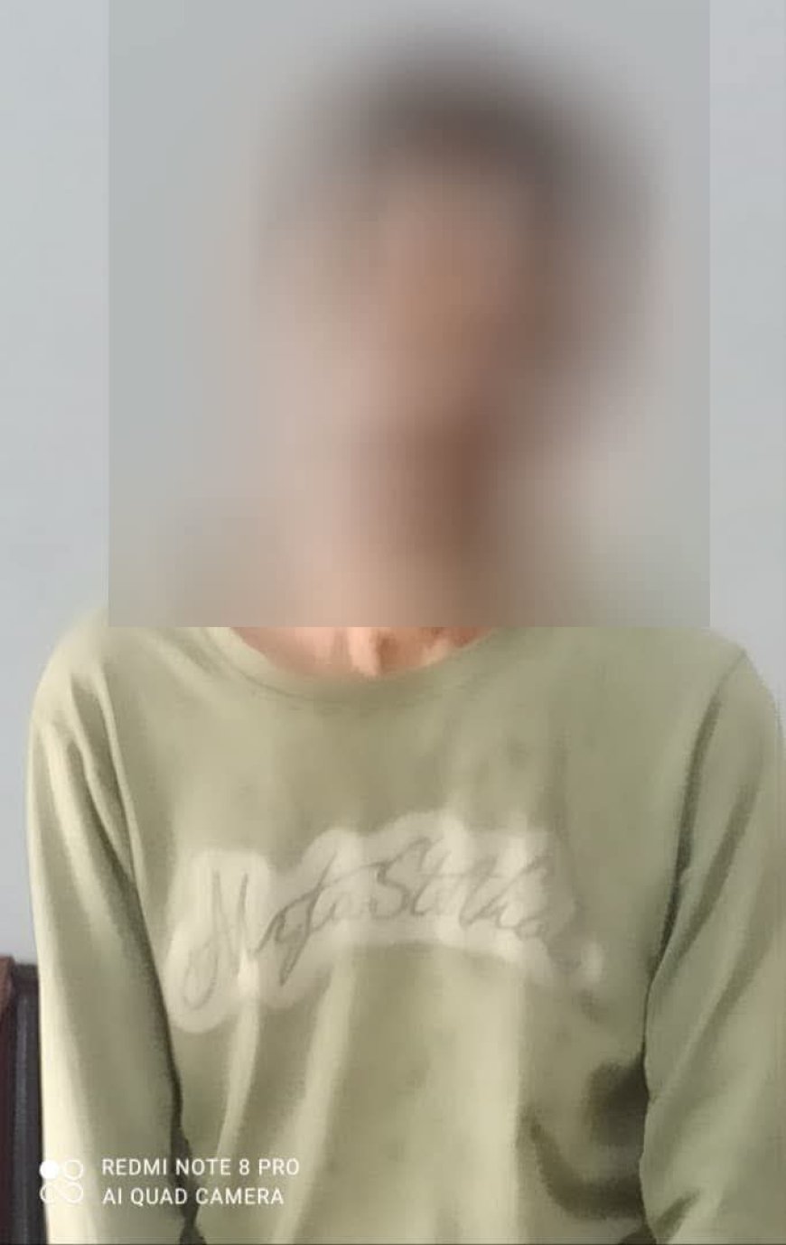 أمن العاصمة عدن يضبط أحد أخطر سارقي محتويات المركبات متلبساً وبحوزته مسروقات.