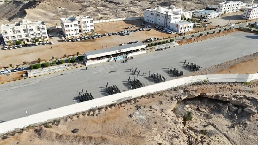 كلية الشرطة بـحضرموت تخرّج دفعتها الثانية من أبناء الوطن برؤية وضع لبنتها الأولى اللواء البحسني.