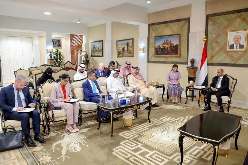 رئيس الوزراء يعقد اجتماع مع سفراء عدد من الدول الراعية للعملية السياسية في اليمن