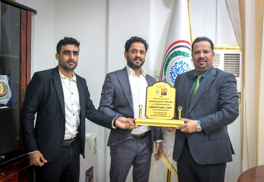 رئيس نادي الجلاء يكرم المدير العام التنفيذي للمؤسسة الاقتصادية