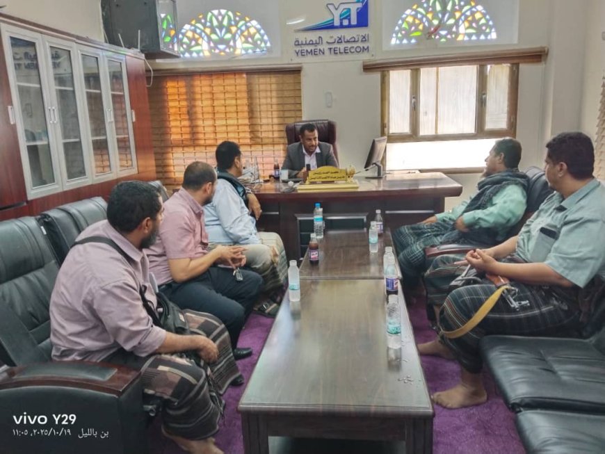 وكيل محافظة أبين يزور فرع الاتصالات ويطّلع على سير تنفيذ مشاريع "فورجي يمن نت" في عدد من المديريات