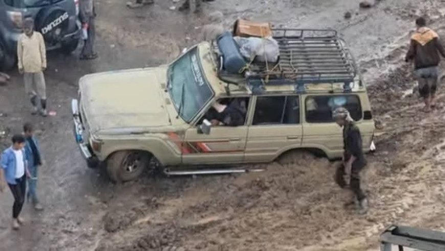 تعز..الأمطار تطمر أجزاء من المركبات وتعطل حركة السير في مدينة التربة .