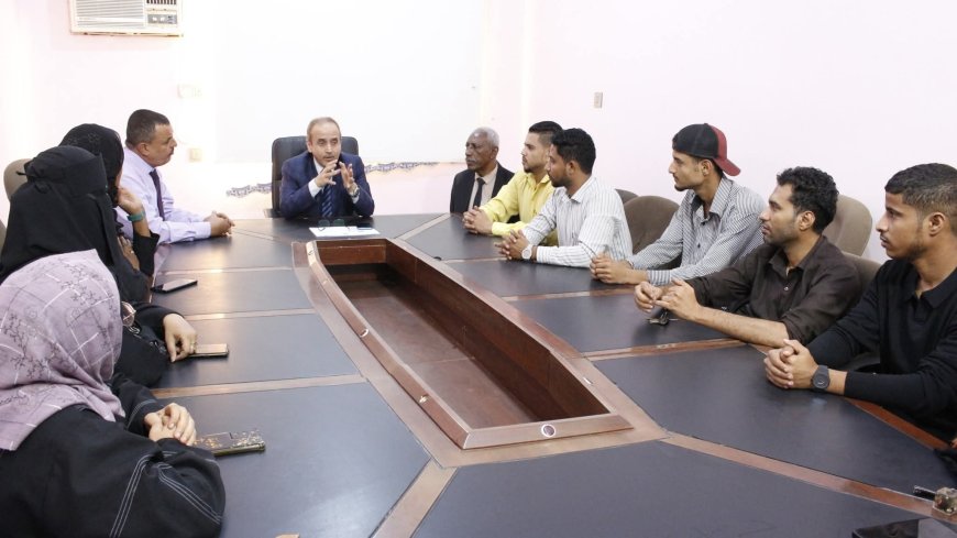 الوصابي يكرم موظفي الوزارة المتدربين في "دورة قيادة الحاسب الآلي"