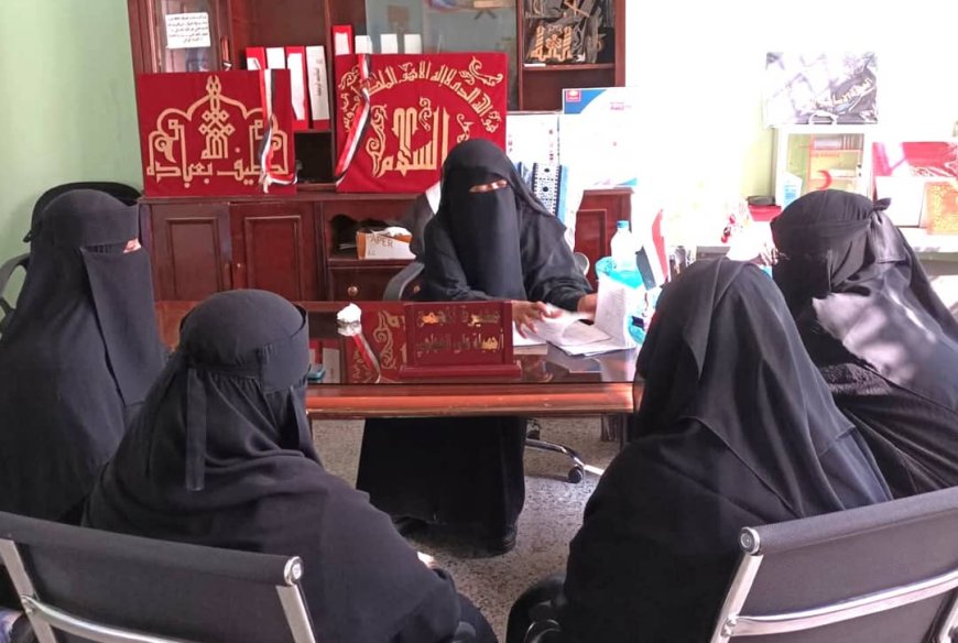 تعز.. اجتماع تربوي بمدرسة الحمزة لتعزيز الانضباط ومتابعة تحصيل الطالبات