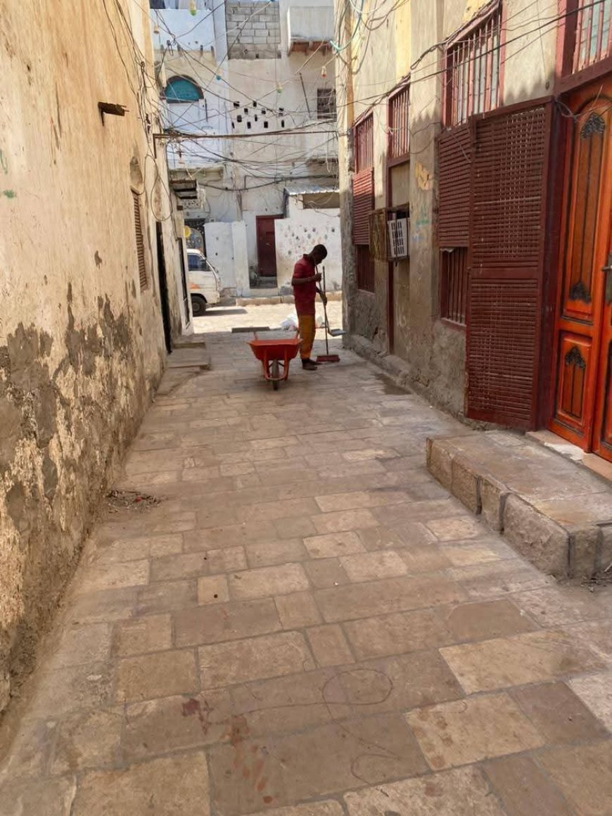 تواصل حملة النظافة الشاملة في مديرية صيرة بعدن