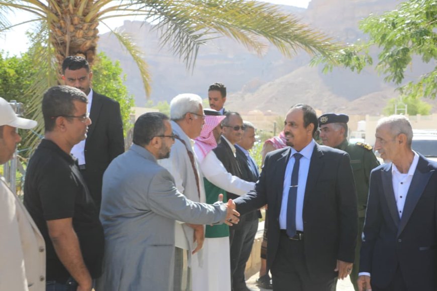 محافظ حضرموت مبخوت بن ماضي يضع حجر الأساس لمركز البكرية الخيري للغسيل الكلوي في دوعن