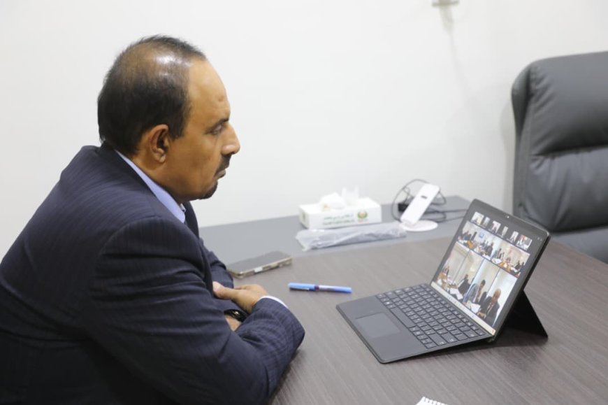 رئيس مجلس القيادة الرئاسي يثمن الجهود المتفانية لمحافظ حضرموت في تنفيذ نزولات لمديريات المحافظة وتسهيل واعتماد مشاريع تخدم حضرموت والوطن