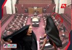 أغضبت زملاءها وأثارة جدلا عالميا!.. بالفيديو سخرية السيناتورة هانسون بارتدائها (البرقع) في قاعة البرلمان الأسترالي