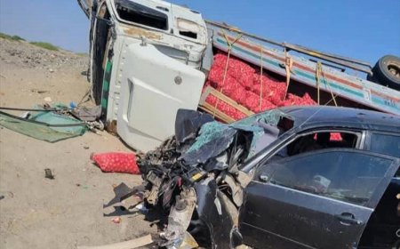 وفاة سائق كورولا إثر تصادم مروّع مع شاحنة على خط عدن – أبين