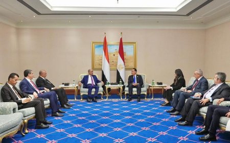 رئيس الوزراء يستعرض مع نظيره المصري العلاقات الأخوية وآفاق تنمية التعاون الثنائي