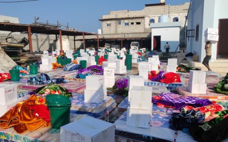 الهلال الأحمر اليمني يوزع مساعدات إيوائية للمتضررين من سيول الأمطار في عدن