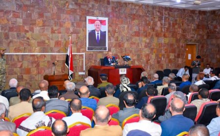 محافظ تعز يترأس لقاءً موسعاً لمناقشة التقرير الأولي لمستوى تنفيذ القرار الرئاسي رقم (11) لعام 2025م